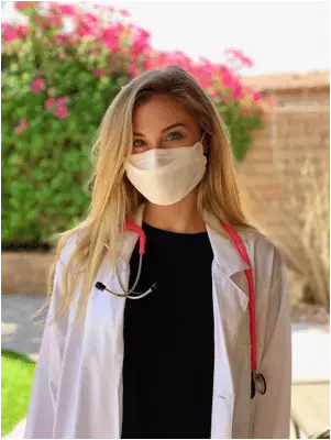 lady doctor wearing a mask